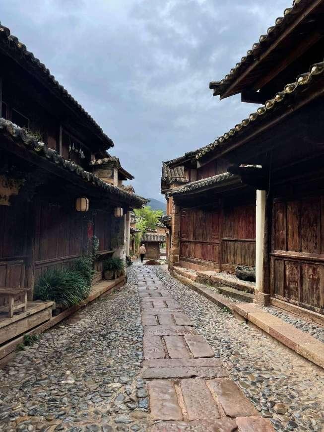 为什么现在的领导一边要你努力工作，一边总是在和你说些工作无关的话，比如你哪里人，结婚吗，买房了吗？游戏画面